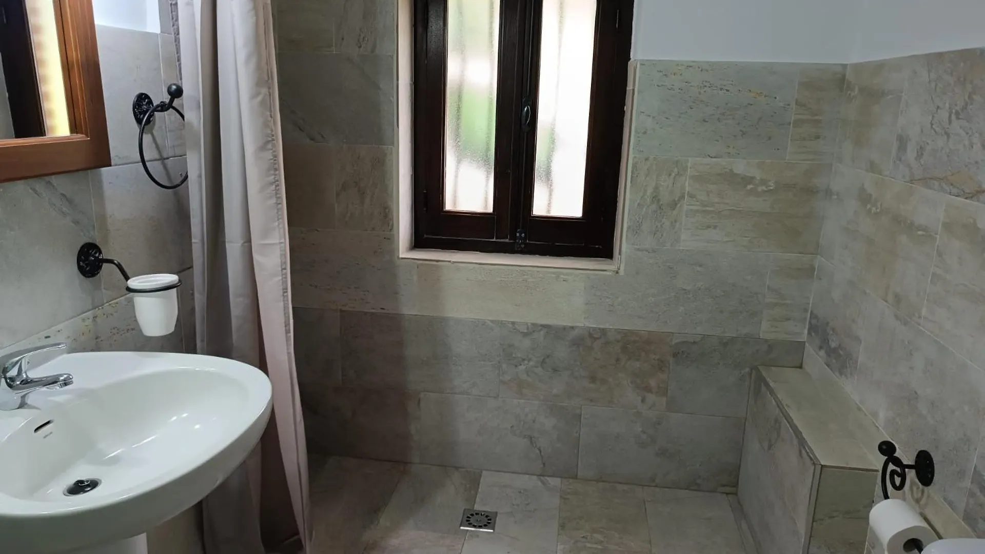 La Fuente De El Nacimiento Guest House Benamahoma