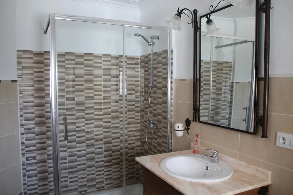 La Fuente De El Nacimiento Guest House Benamahoma Spain